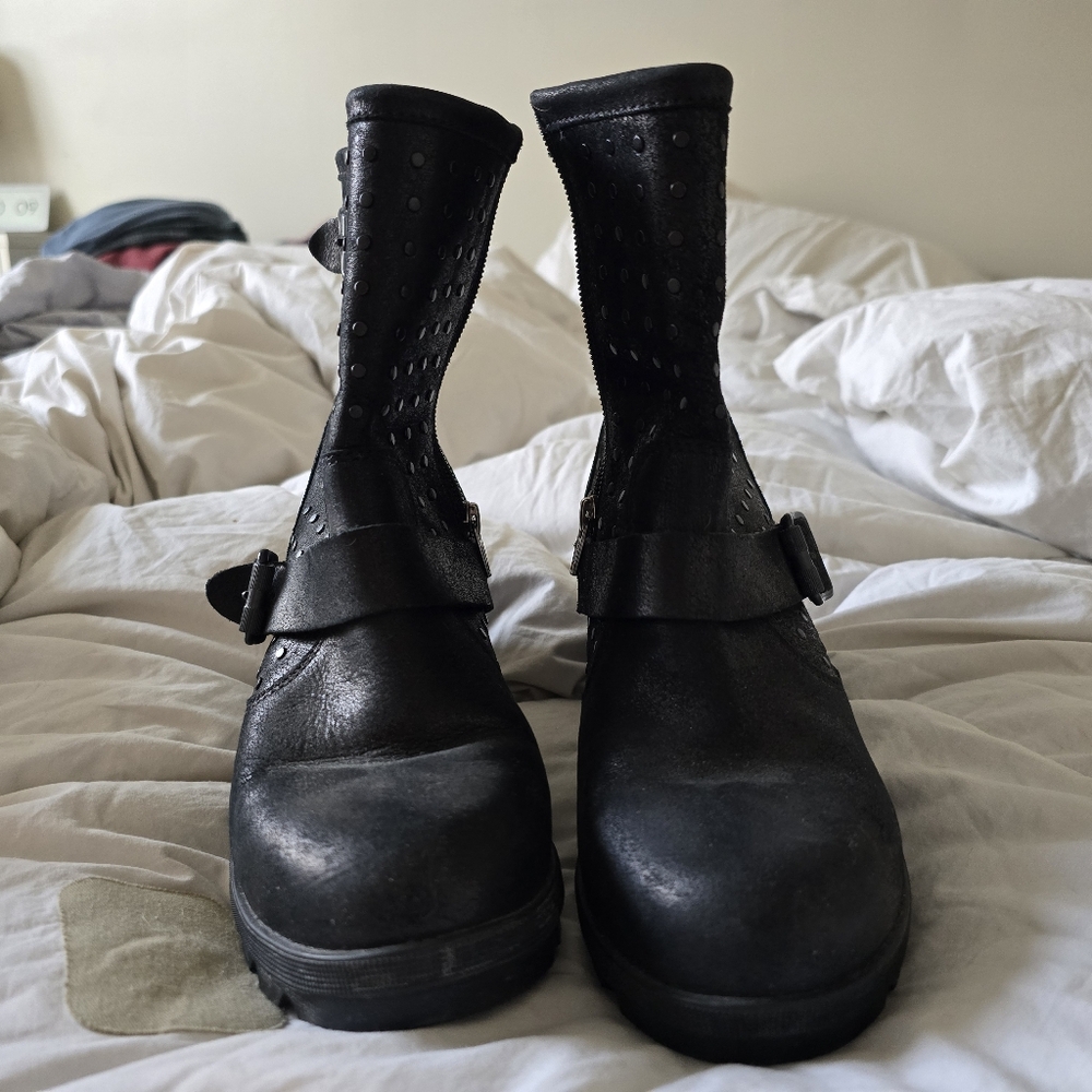 SOREL Black Leather Wedge Boots With Black Studs.